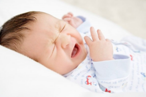 Cách chữa ngạt mũi cho trẻ sơ sinh bằng dầu tràm