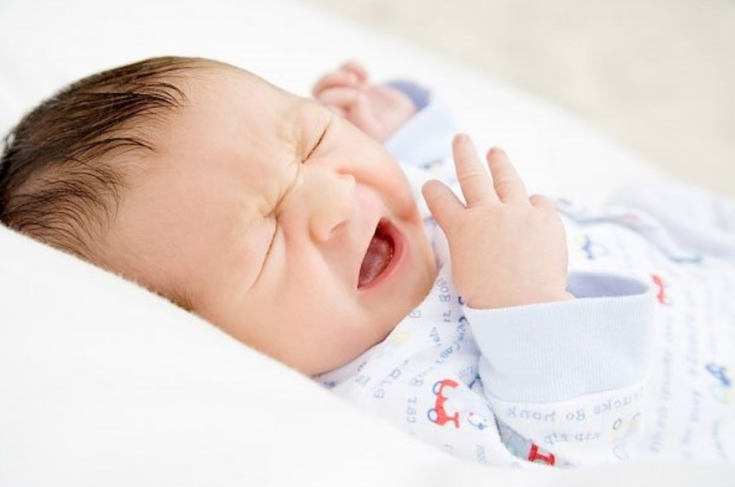 Cách chữa ngạt mũi cho trẻ sơ sinh bằng dầu tràm