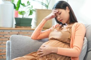 Đau đầu khi mang thai có nguy hiểm không
