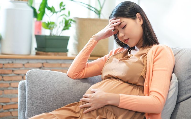 Đau đầu khi mang thai có nguy hiểm không