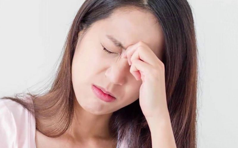Đau đầu vùng trán là gì