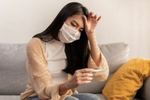 Sốt rét run người là như thế nào
