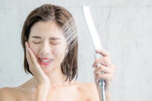 Sốt xuất huyết có tắm được không