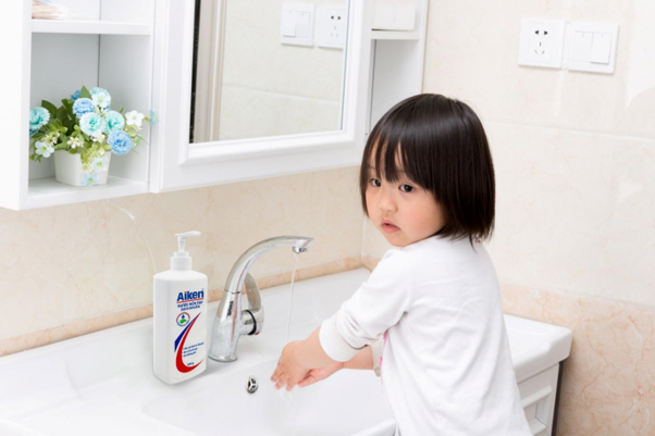 Vệ sinh tay sạch sẽ cho trẻ nhỏ 