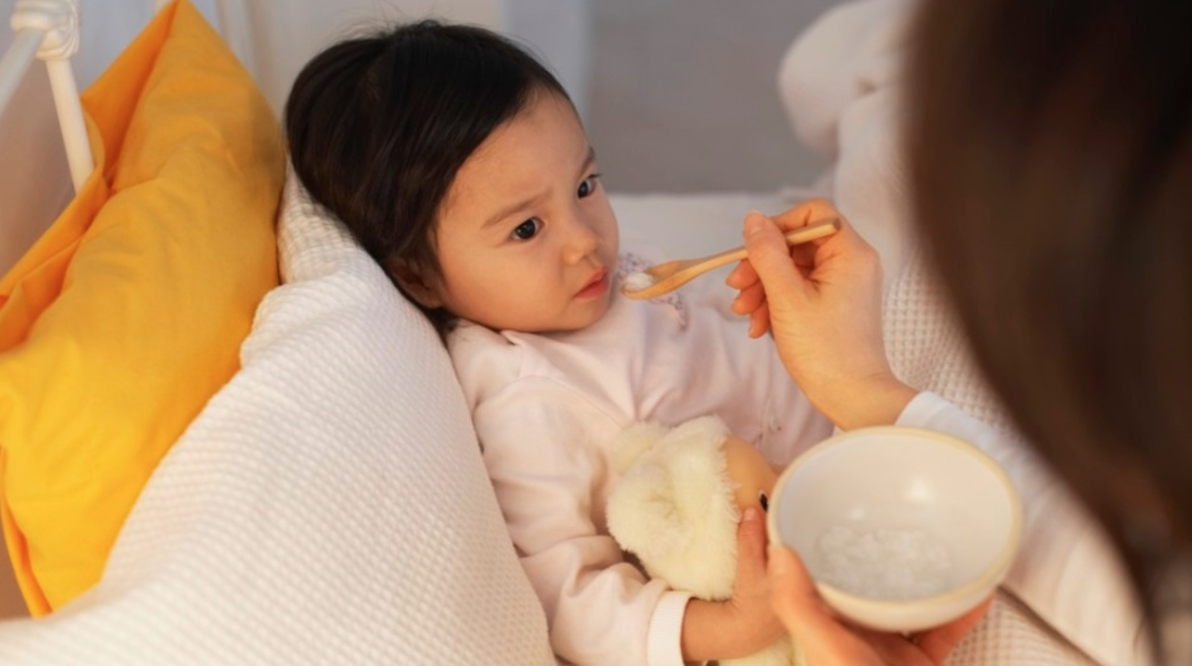 trẻ sốt tay chân lạnh