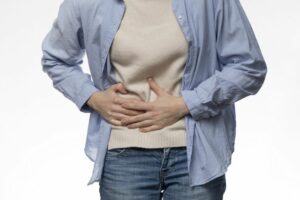 Đau bụng trên bên phải tiềm tàng nguy hiểm gì? 