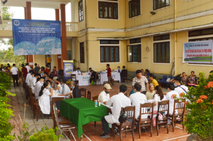 Ngày 01/11/2020 Ban Tổng Giám đốc DHG Pharma quyết định trích 300 triệu đồng chia sẻ với đồng bào miền Trung