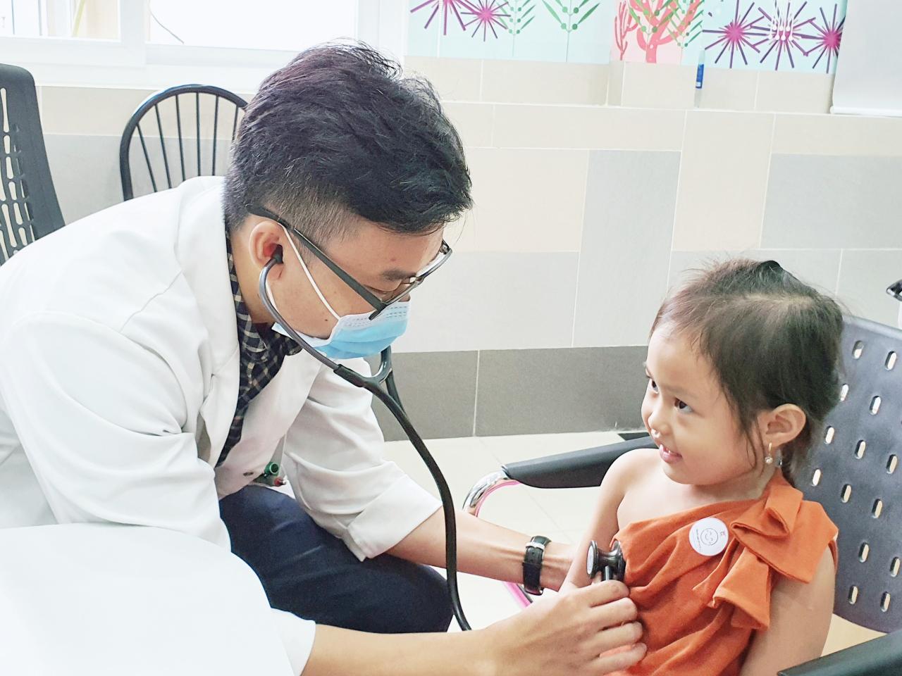 Điều trị viêm phổi cho trẻ qua chẩn đoán của bác sĩ
