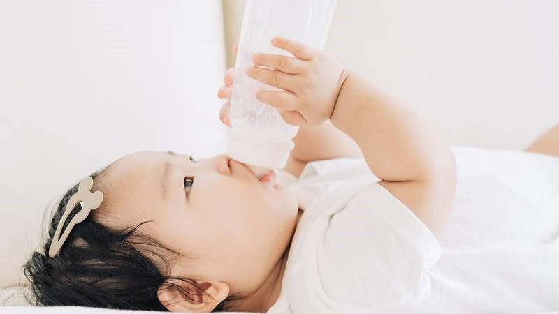 Bổ sung công thức sữa cho bé