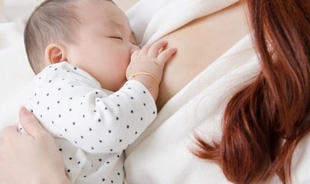 Tăng cường cho bé bú sữa mẹ