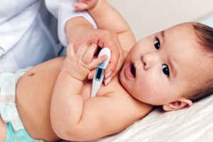 Làm sao để biết trẻ bị sốt?