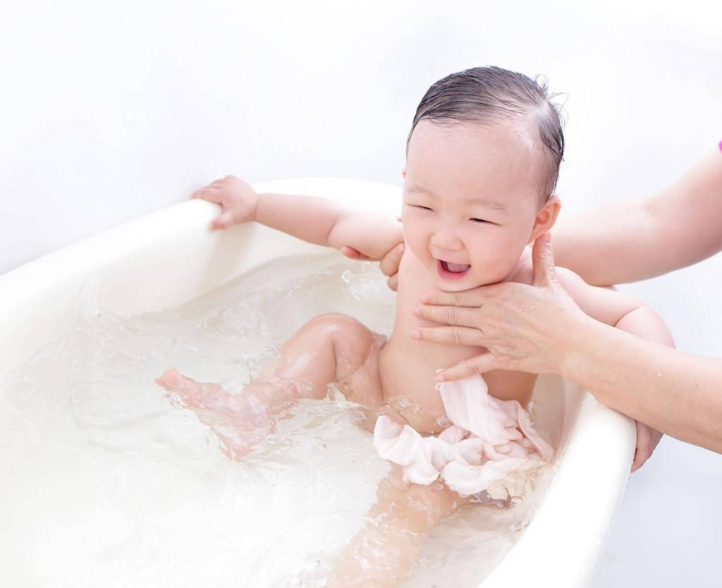 Đảm bảo giữ vệ sinh sạch sẽ cho trẻ