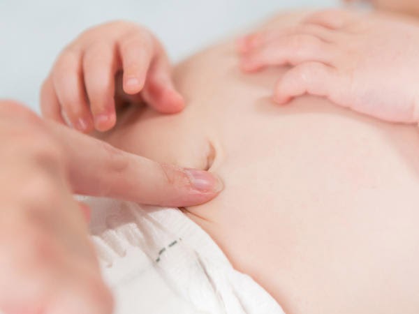 Bài mát xa bụng cho bé cảm thấy thoải mái hơn