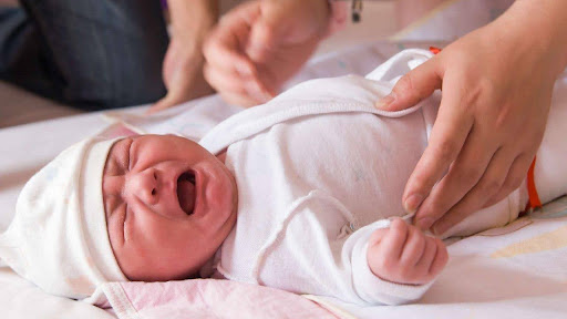 Khi bị tiêu chảy cấp bé thường hay quấy khóc
