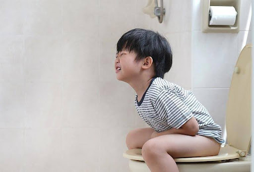 Trẻ em thường khó chịu khi bị tiêu chảy cấp