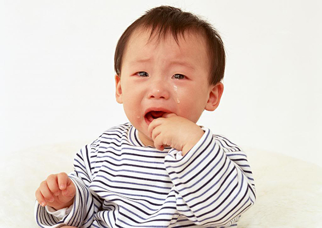 Trẻ nhỏ đi ngoài nhiều lần trong ngày dẫn đến kiệt sức