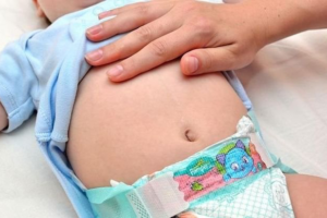 Biểu hiện trẻ bị đầy bụng