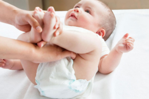 Hiện tượng đi ngoài có bọt khá phổ biến ở trẻ sơ sinh.