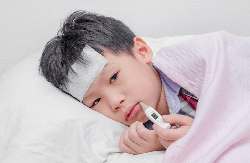 Trẻ tự nhiên sốt cao